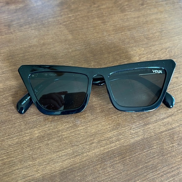 Veux Sarah’s Day Sunnies - Picture 1 of 6